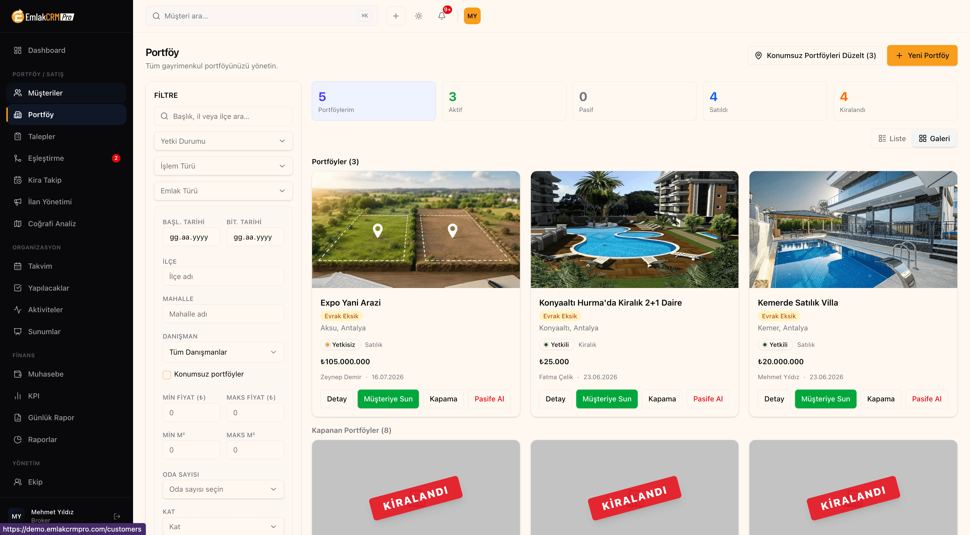 CRM portföy listesi ekranı: filtre paneli ve galeri görünümünde portföy kartları — konum, fiyat, danışman ve durum etiketleriyle birlikte